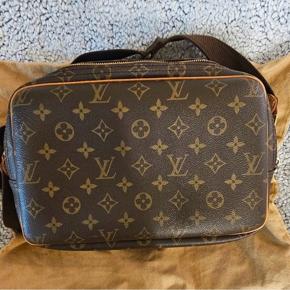 Louie Vuitton Preloved Authentic Monogram Reporters PM Bag with Date code. - Picture 2 of 15
